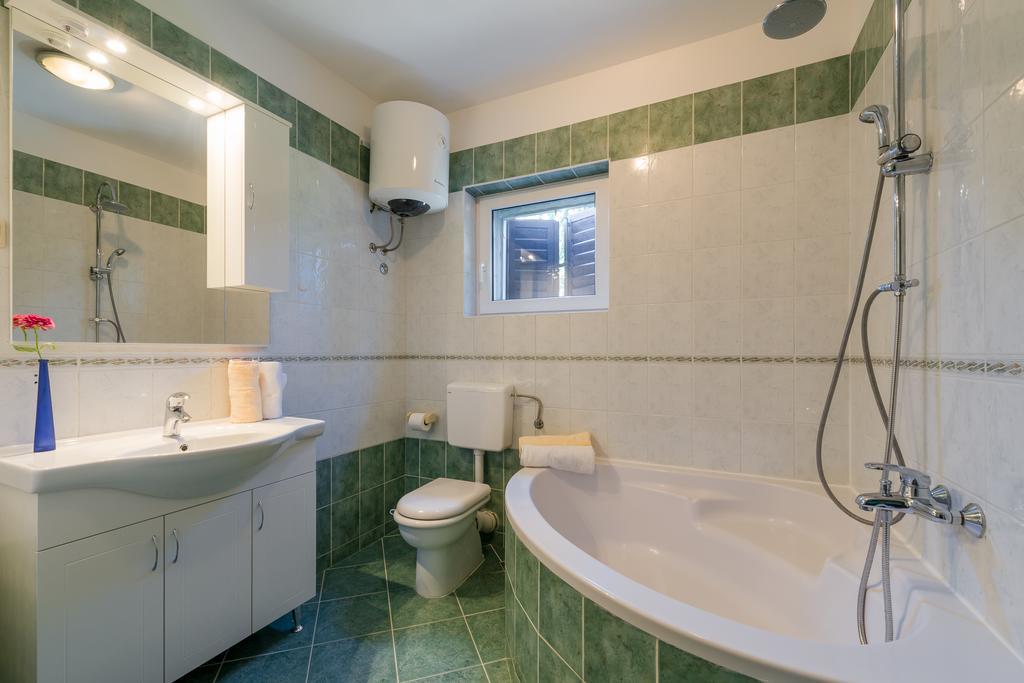 Garden Apartment Kastela Room photo